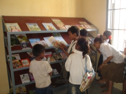 トゥールチャン小学校図書室