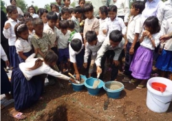 ロールチュツッ小学校着工式地鎮の儀式2